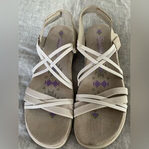 Skechers Women’s Reggae Slim Takes Two Sandal Taupe size 9 vegan washable